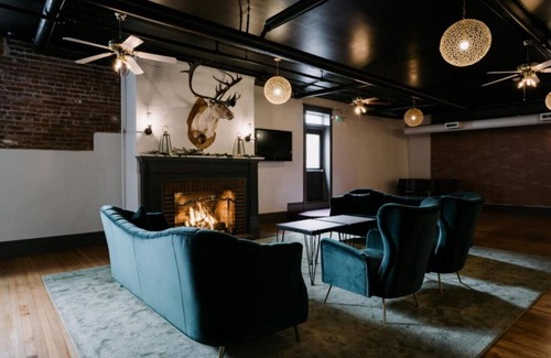 Hood River Hotel | Prime Location! On-site Restaurant, Pet-Friendly, Walk to Mt Hood Railroad