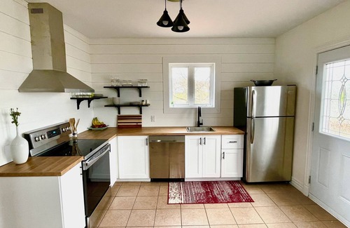Shediac Casa | Prime location, steps of DT , waterfront, 4 bedroom home!