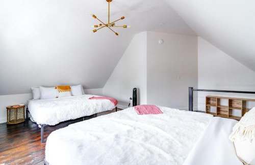 Italian Village Casa | Prime Location Top Rated Clean Parking Free!