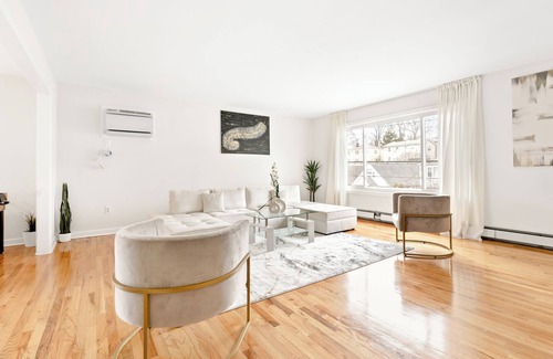 Southeast Yonkers Casa | Prime Luxury NYC ft Balcony+Gameroom+Free Parking!