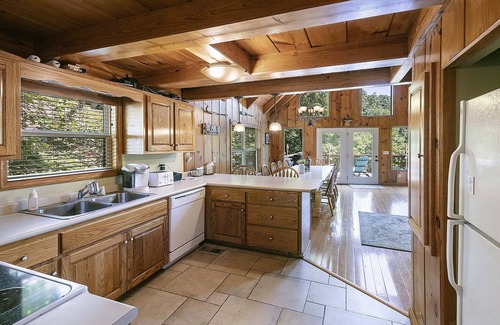 Flat Hollow Marina Cabina | Prime Norris Lakefront Cabin, Covered Dock, Hot tub, Firepit, 5 bed, 3.5 bath