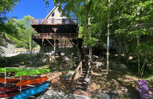 Flat Hollow Marina Cabina | Prime Norris Lakefront Cabin, Covered Dock, Hot tub, Firepit, 5 bed, 3.5 bath