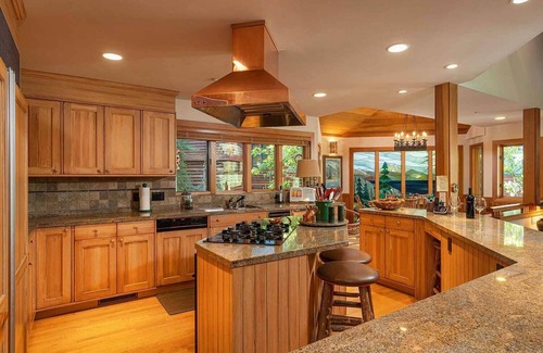Olympic Valley Casa | LUX SQUAW ESTATE / PRIME UBICACIÓN: 4+ ENSUITES / SLEEPS 16 / HOT TUB / GOLF & MTN VIEWS