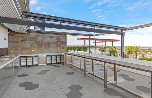 Fortitude Valley Apartamento | Prime position 1.5 BR w/ view/ parking / roof pool
