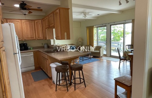 Gilford Cabaña | Excelente propiedad privada frente al mar en Winnipesaukee con amplio muelle y estacionamiento