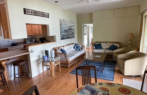 Gilford Cabaña | Excelente propiedad privada frente al mar en Winnipesaukee con amplio muelle y estacionamiento