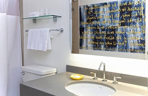 Turtle Bay Complejo | Prime Setting in Midtown, Walk to 5th Avenue Shopping, MoMA! Onsite Parking!
