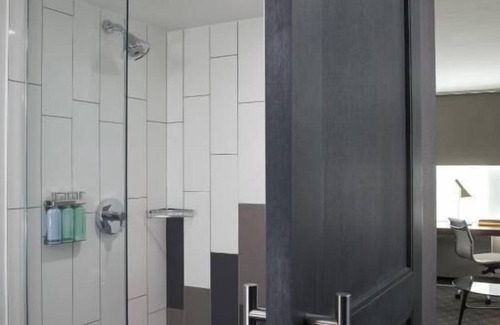 Turtle Bay Complejo | Prime Setting in Midtown, Walk to 5th Avenue Shopping, MoMA! Onsite Parking!