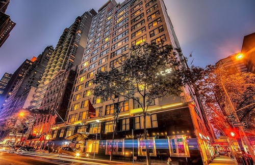 Turtle Bay Complejo | Prime Setting in Midtown, Walk to 5th Avenue Shopping, MoMA! Onsite Parking!
