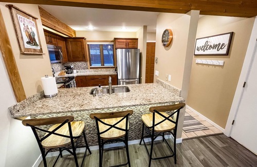 Bellaire Condominio | Prime Shanty Creek locations with access to Pools, Hot tubs, and a private beach