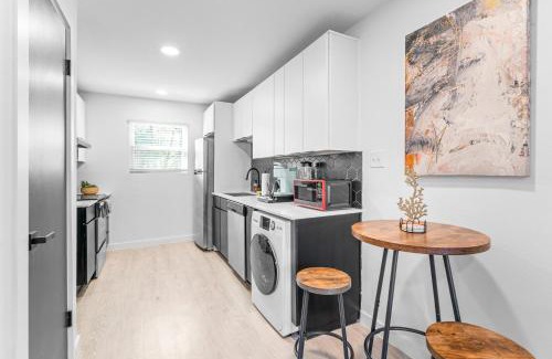 Travis Heights Apartamento | Prime SoCo boutique studios with laundry WiFi 7 Min to DT
