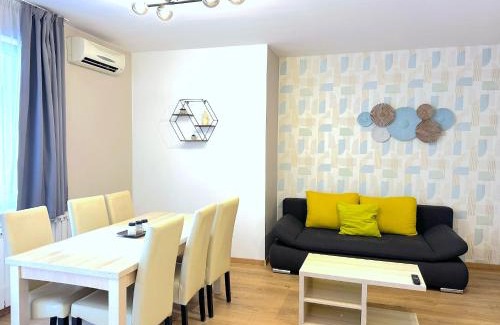 Corvin negyed Apartamento | Prime Stay - Deluxe 2 Bedroom Family Apartment with Free Parking & Balcony