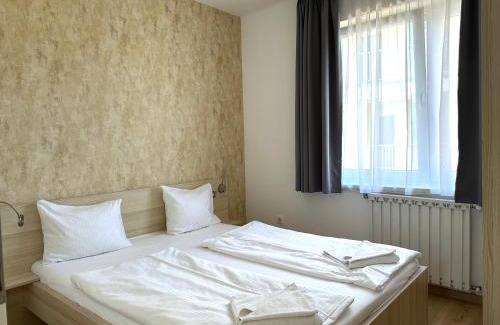 Corvin negyed Apartamento | Prime Stay - Deluxe 3 Bedroom Family Apartment with Free Parking & AC