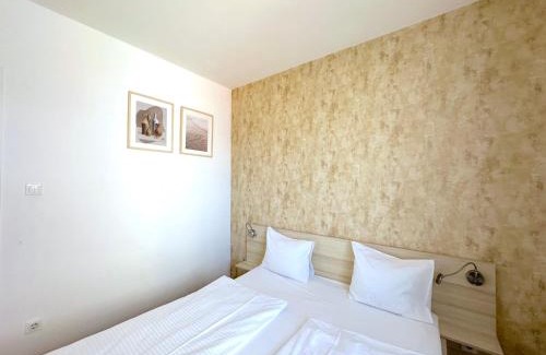 Corvin negyed Apartamento | Prime Stay - Deluxe 3 Bedroom Family Apartment with Free Parking & AC