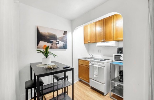Washington Square West Apartamento | Prime Studio Near Attractions