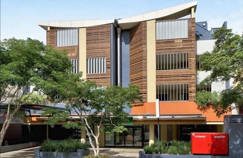 Toowong Apartamento | Prime Toowong 3BR Apt– Walk to Shops & Transport!