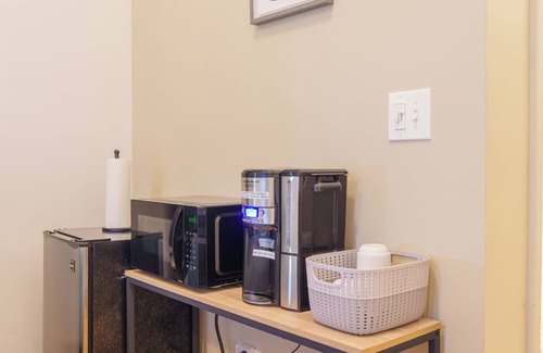 Wicker Park Apartamento | Prime Wicker Park Studio Close to Shops & Dining