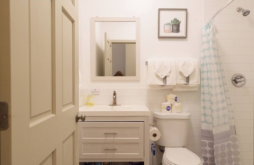 Wicker Park Apartamento | Prime Wicker Park Studio Close to Shops & Dining