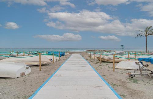 Torrenueva Apartamento | Primera linea playa, plaza garaje y piscina