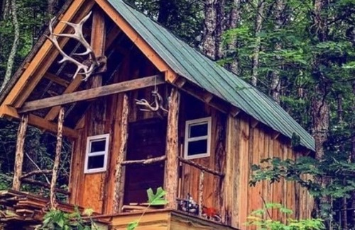 Clyde Cabina | Primitive Cabin and Hot Tub Pavilion