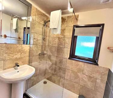 Llanybri Chalet De Esquí | Primrose 18 Hot Tub-Tenby