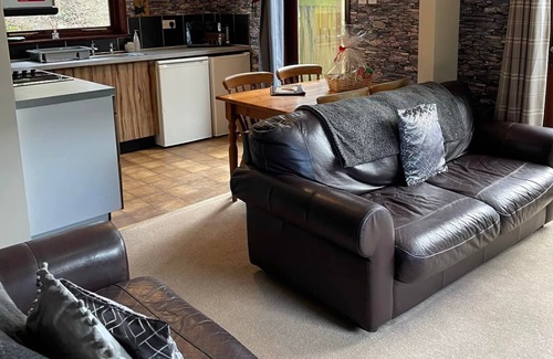 Llanybri Casa | Primrose 19-Woodland Lodges-Carmarthen-Pembroke