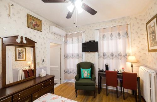 Queens Square Hotel | Prince Street Suites
