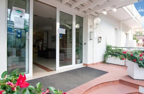 Torre Pedrera Apartamento | Princely Apartment in Torre Pedrera with Swimming Pool