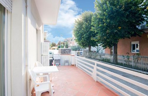 Torre Pedrera Apartamento | Princely Apartment in Torre Pedrera with Swimming Pool