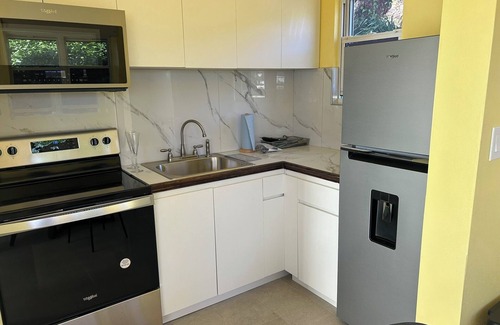 Estate Kings Quarter Apartamento | Prindsens Gade Charming 1-bedroom apartment AC, WiFi in lovely Charlotte Amalie