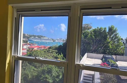 Estate Kings Quarter Apartamento | Prindsens Gade Charming 1-bedroom apartment AC, WiFi in lovely Charlotte Amalie