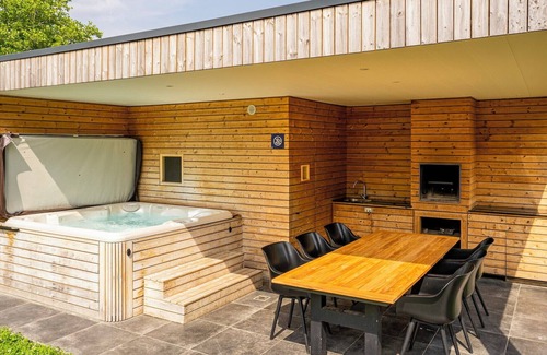 Maastricht Villa | Prinsenvilla Wellness Waterfront - 4 bedrooms / 4 bathrooms