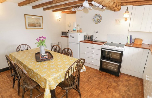 Banbury Cabaña | PRIORS MEAD, pet friendly, character holiday cottage in Cropredy