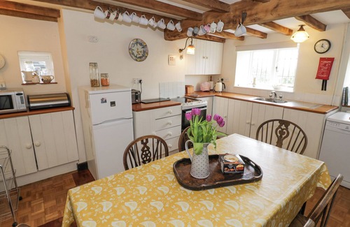 Banbury Cabaña | PRIORS MEAD, pet friendly, character holiday cottage in Cropredy