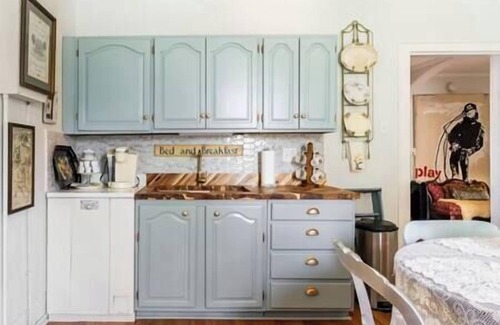 Mocksville Apartamento | Priscilla's Downtown Victorian Loft Getaway