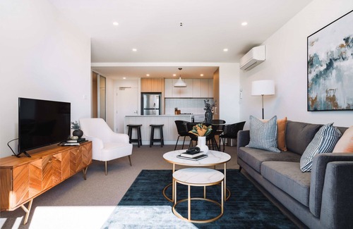 Phillip Apartamento | Pristine 2-Bed Apartment with Pool and BBQ