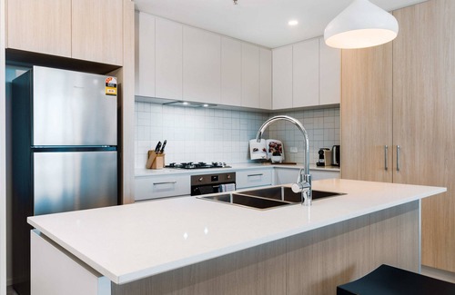 Phillip Apartamento | Pristine 2-Bed Apartment with Pool and BBQ