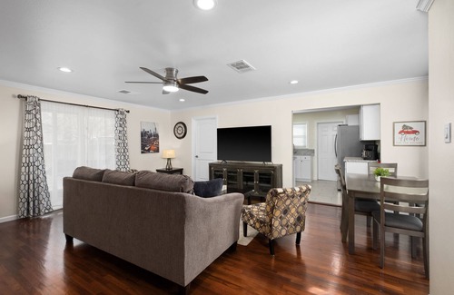 Fresno Casa | Pristine 3B/1Bth, EasyA to US99 and Nat'l Parks