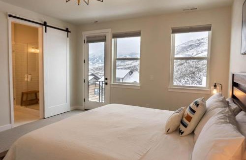 Deer Mountain Casa | Pristine 3BR with Hot Tub 15min to Park City