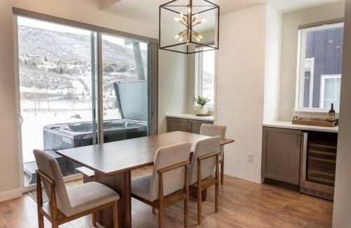 Deer Mountain Casa | Pristine 3BR with Hot Tub 15min to Park City