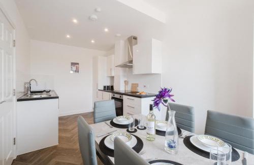 Upton Apartamento | Pristine and Modern Home away from Home