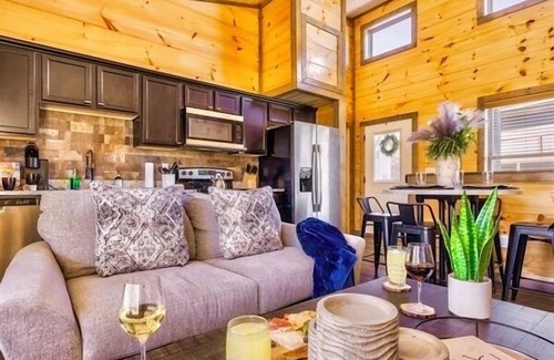 Sevierville Cabina | Hot Tub, Arcade & Pool Access - 4m Dollywood Pkwy