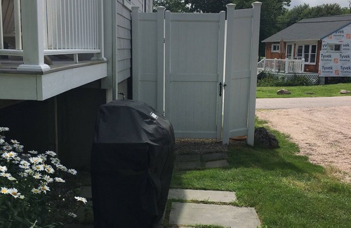 Snug Harbor Cabaña | Pristine cottage 1 mile from East Matunuck State Beach.