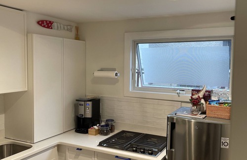 Historic District Apartamento | Pristine Downtown 1-Bedroom Steps from State House