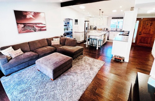 Goleta Casa | Pristine Family Getaway Retreat: Hot Tub, Tree House and Pool near USCB