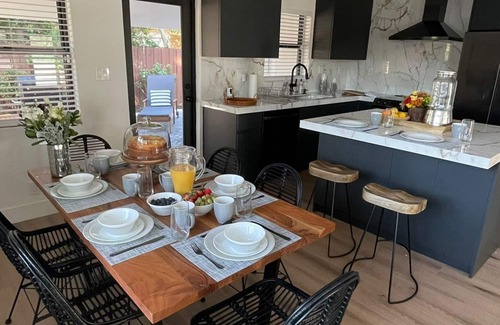 Coral Shores Casa | Pristine fully renovated home -4 min. drive to the beach