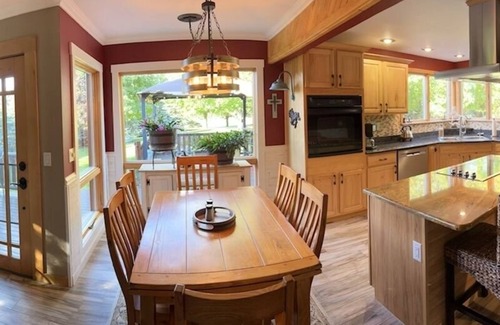 Mayfield Casa | Pristine log home with a western feel! It's not just a stay but an experience!