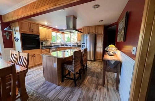 Mayfield Casa | Pristine log home with a western feel! It's not just a stay but an experience!