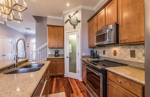 Oceanmarsh Subdivision Casa | Pristine New Listing! Located in Harbour Key