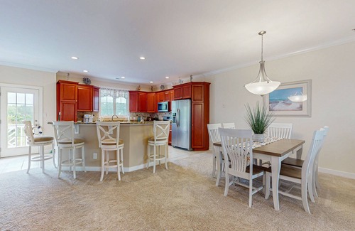 West Ocean City Casa | Pristine West OC townhome close to shopping, w/kitchen, washer/dryer & free WiFi